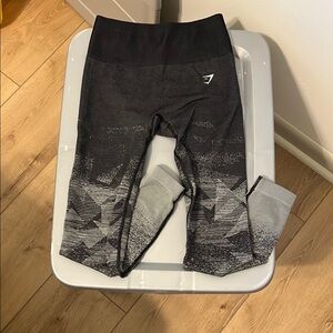 Women’s Black and Gray Leggings